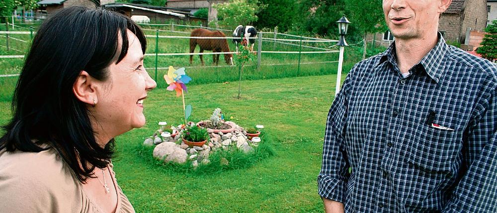 Leben an der Startbahn. Paulina und Zlatko Bacic sind vor vier Jahren nach Selchow gezogen. Sie fühlen sich wohl, trotz des Fluglärms. Aber noch hat BBI nicht geöffnet.