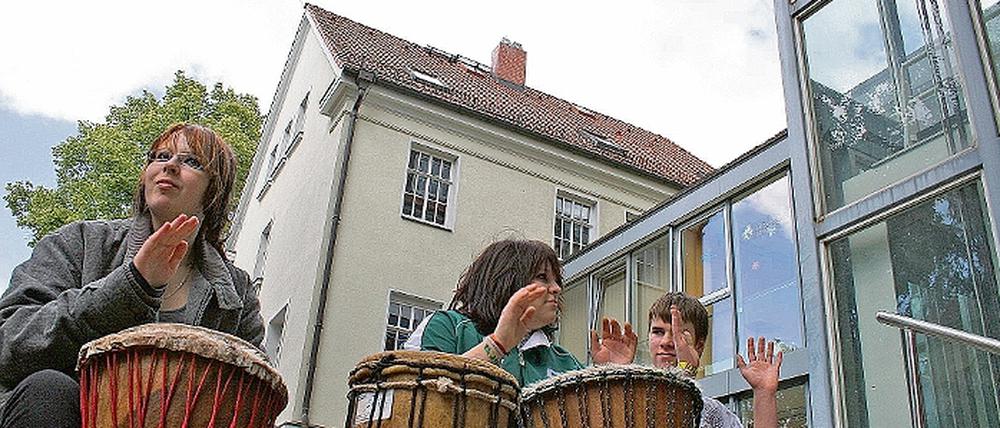 Ertrommelt. Mit zwölf neueröffneten Tagesklinikplätzen wird erstmals eine ambulante und teilstationäre Betreuung psychisch kranker Jugendlicher in Potsdam möglich.