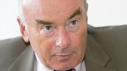 Jörg Schönbohm, 71, ist seit 1999 für die CDU Innenminister in Brandenburg. Nach der Landtagswahl im Herbst wird der Ex-Bundeswehrgeneral und bekennende Konservative, der nach der Wende die DDR-Armee NVA in die Bundeswehr überführte und von 1996 bis 1998 Berliner Innensenator war, seine politische Karriere beenden. Er ist verheiratet, hat drei Kinder und lebt in Kleinmachnow.