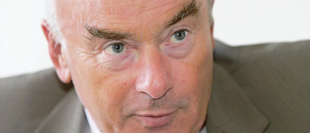 Jörg Schönbohm, 71, ist seit 1999 für die CDU Innenminister in Brandenburg. Nach der Landtagswahl im Herbst wird der Ex-Bundeswehrgeneral und bekennende Konservative, der nach der Wende die DDR-Armee NVA in die Bundeswehr überführte und von 1996 bis 1998 Berliner Innensenator war, seine politische Karriere beenden. Er ist verheiratet, hat drei Kinder und lebt in Kleinmachnow.