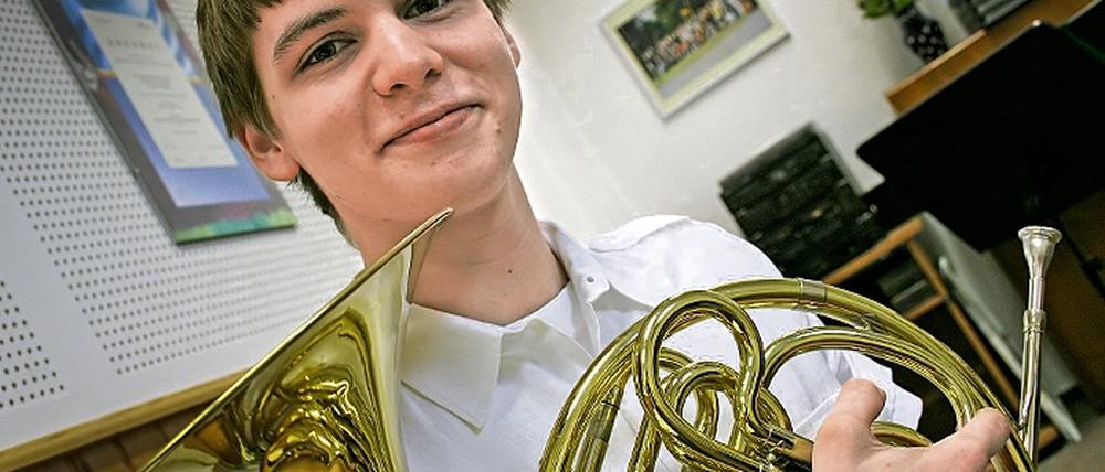 Ganz oben. Zum ersten Mal errang ein Schüler der Potsdamer Musikschule auf einem Bundeswettbewerb Jugend musiziert 25 Punkte: Glücklicher Sieger ist der 18-jährige Potsdamer Hornist Jonas Finke.