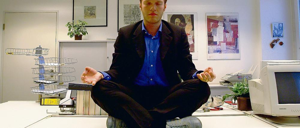 Tiefes Durchatmen und Entspannungsübungen helfen, die Prüfungsangst in den Griff zu bekommen.