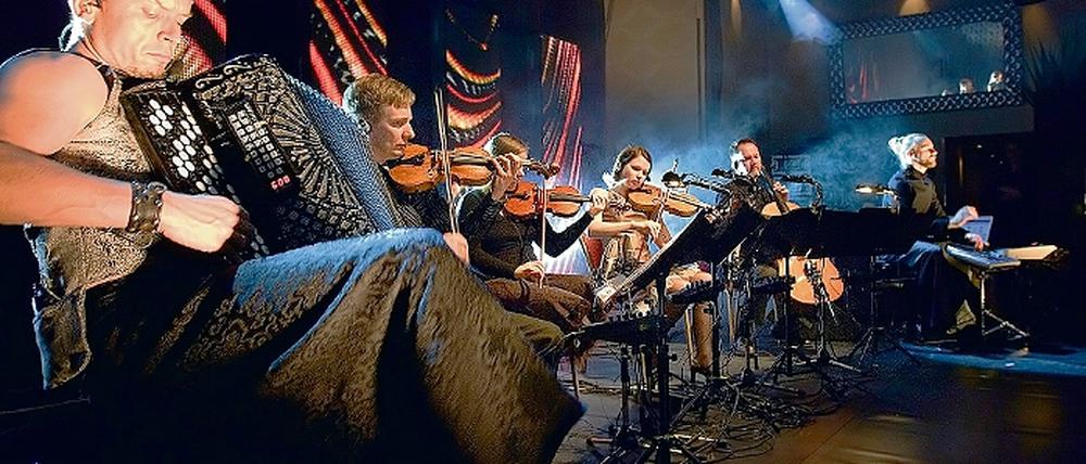 Die Vielfalt im Angebot. Neben dem Finnen Kimmo Pohjonen und dem Proton String Quartett (o.) werden in der Saison 2009/10 unter anderem die Violinistin Julia Fischer (l.), der Sänger und Jazzgitarrist Torsten Goods und die Cellistin Sol Gabetta erwartet.