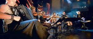 Die Vielfalt im Angebot. Neben dem Finnen Kimmo Pohjonen und dem Proton String Quartett (o.) werden in der Saison 2009/10 unter anderem die Violinistin Julia Fischer (l.), der Sänger und Jazzgitarrist Torsten Goods und die Cellistin Sol Gabetta erwartet.