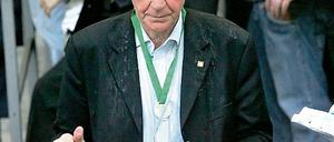 Ruhig bleiben. Turbine-Coach Bernd Schröder blickt nach vorn.