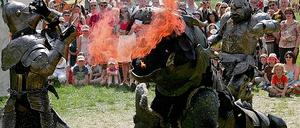 Ein gar fürchterlicher Gesell: Der feuerspeiende Drachen Birgon ist beim 5. Ritterfest wieder dabei.