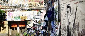 Fluchtpunkt Bethanien. Gewöhnliche Berlin-Urlauber wohnen im Hotelzimmer. Die Roma-Familien, deren Angehörige sich als Touristen in der Stadt aufhalten, haben bei den Besetzern am Kreuzberger Mariannenplatz Quartier bezogen.