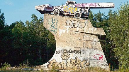 Das Wetter und Graffiti-Künstler haben dem Denkmal zugesetzt.