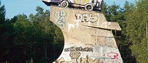 Das Wetter und Graffiti-Künstler haben dem Denkmal zugesetzt.