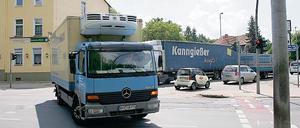Ein neuralgischer Verkehrsknotenpunkt ist die Kreuzung am Stahnsdorfer Hof. Am Runden Tisch zum Thema Verkehr gab es Zweifel daran, dass die geplanten neuen Landesstraßen und die Teltower Biomalzspange tatsächlich Entlastung bringen.
