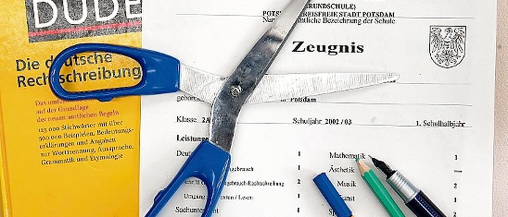 Zensuren können Schüler in Brandenburg ab der 2. Klasse erhalten, wenn die Eltern das wünschen. Welches System der Einschätzungen besser ist, Zensuren oder verbale Beurteilungen, damit setzt sich das Pädagogische Forum unter anderem auseinander.