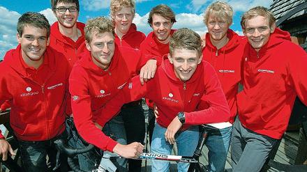 Die Zeppeline. Tobias Krisa, Franz Löschke, Gregor Buchholz, Maximilian Molka, Philipp Krell, Stephan Zachäus, Nils Frommhold und Jakob Herold (von links) wollen in der Triathlon-Bundesliga unter die ersten Fünf kommen.
