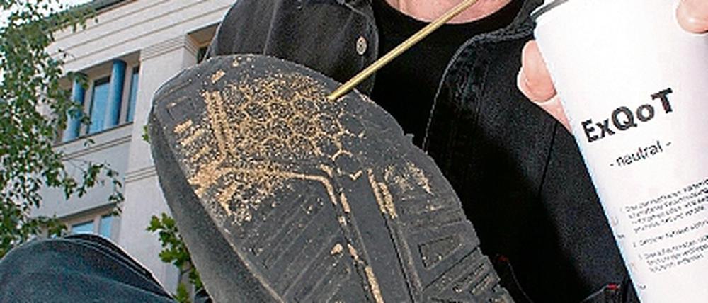 Vereisen und wegblasen: So entfernt Henri Vogel mit seinem Spray lästigen Hundekot. Der 37-Jährige ist heute Abend im Rennen um Die beste Idee Deutschlands.