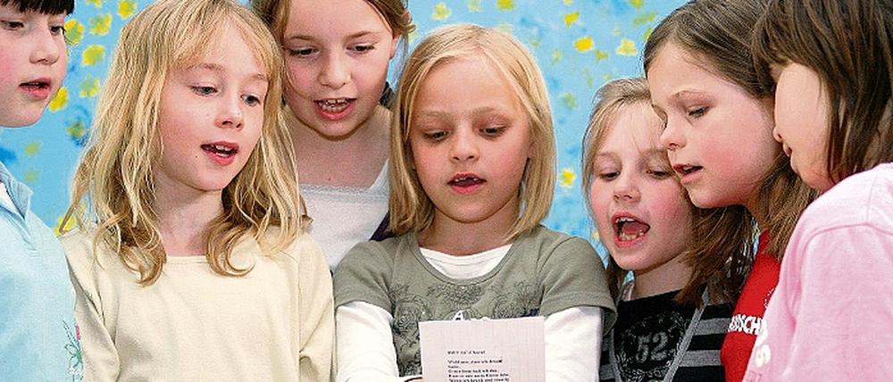 Marquardter Mädchen singen.