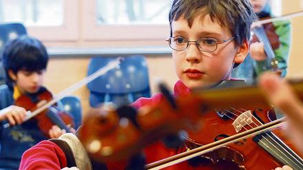 Klasse! Musik will Kinder so früh wie möglich an Instrumente heranführen und das Spiel im Ensemble fördern.