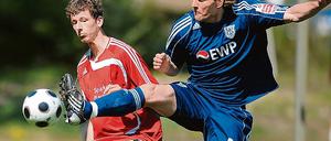 Ehrgeiziger Außenseiter. Bastian Zenk  hier im Punktspiel gegen den Eberswalder Martin Präger (links)  will mit dem SV Babelsberg 03 II morgen gegen den FC Energie Cottbus II das Landespokal-Halbfinale erreichen.