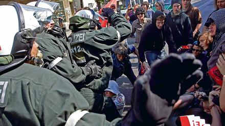 Stress. In Köpenick gerieten Polizisten und Autonome aneinander.