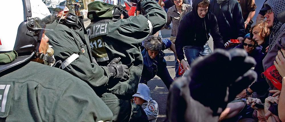 Stress. In Köpenick gerieten Polizisten und Autonome aneinander.