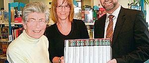 Buchpaten: Helga Kinzel (l.) und Uwe Dinjus mit Birgit Mücke.