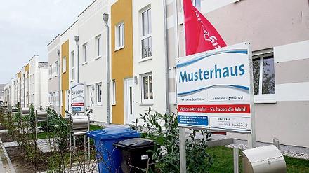 Reihenhauszeile mit Musterhaus im Bornstedter Feld.