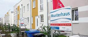 Reihenhauszeile mit Musterhaus im Bornstedter Feld.