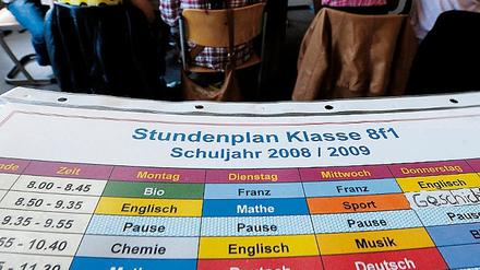 Abstimmung über den Stundenplan. 2,45 Millionen wahlberechtigte Berliner sind am morgigen Sonntag zur Teilnahme am Volksentscheid aufgerufen.
