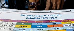 Abstimmung über den Stundenplan. 2,45 Millionen wahlberechtigte Berliner sind am morgigen Sonntag zur Teilnahme am Volksentscheid aufgerufen.