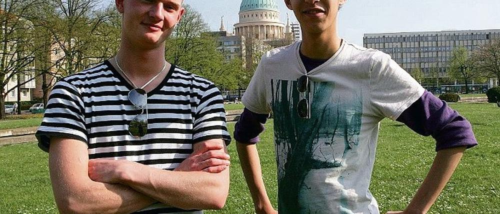 Marcel Vortisch und Raphael Rösner (v.l.n.r.) vom Potsdamer Jugendrat laden für kommenden Donnerstag zu einem Info-Abend in das Studentische Kulturzentrum ein. Gemeinsam soll über die Zukunft der städtischen Jugendkultur diskutiert werden.