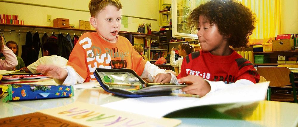 Gemischte Gruppen. Ein Projekt der Potsdamer Universität unterstützt Schüler mit verschiedener Herkunft beim Lernen.
