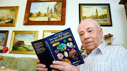 Sammler. Siegfried Lieberenz (oben) hat Mineralien gesammelt und sie dem Naturkundemuseum geschenkt. Seine Gipsrose ist nun eines von 250 000 Sammlungsobjekten.