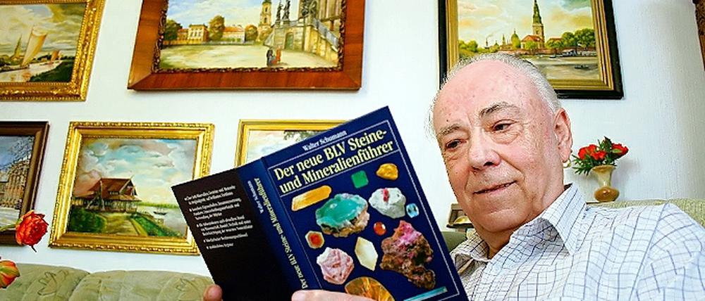 Sammler. Siegfried Lieberenz (oben) hat Mineralien gesammelt und sie dem Naturkundemuseum geschenkt. Seine Gipsrose ist nun eines von 250 000 Sammlungsobjekten.