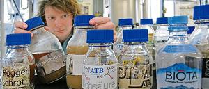Umwandlung. Aus Roggen wird in der Bioraffinerie am ATB Milchsäure  ein Grundstoff für die chemische Industrie.