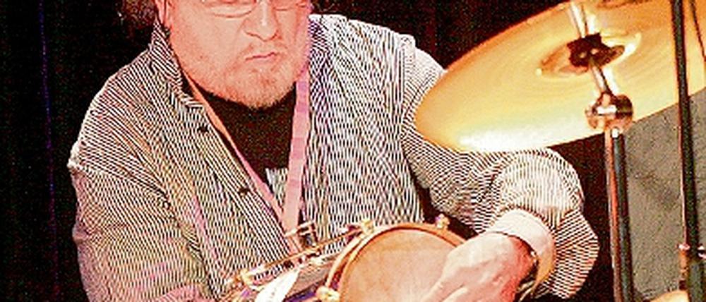 Psychedelischer Freejazz. Okay Temiz an Schlagzeug und Perkussion.