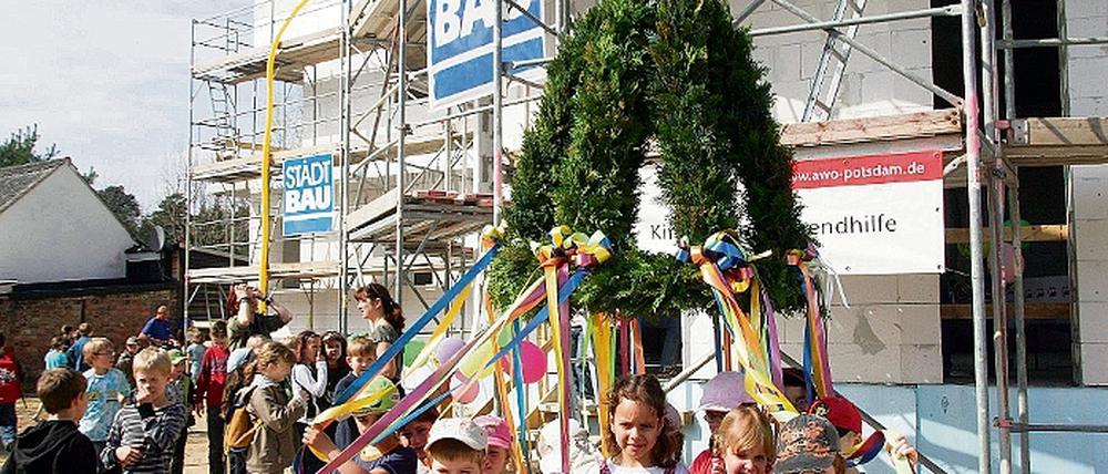 Neues Haus für 130 Kinder. Die neue Kita mit Hort in Eiche.