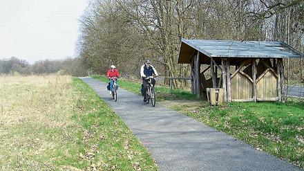 Der Europaradweg mit Schutzhütte zwischen Ferch und Petzow.