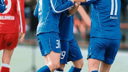 Getroffen. Turbines Torschützinnen Anja Mittag, Essi Sainio und Leni Larsen Kaurin (von links) gestern nach dem 4:0 zu Hause gegen den TSV Crailsheim.