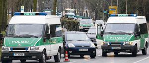 Bikes gab es keine zu sehen  die Hells Angels reisten mit Autos an.