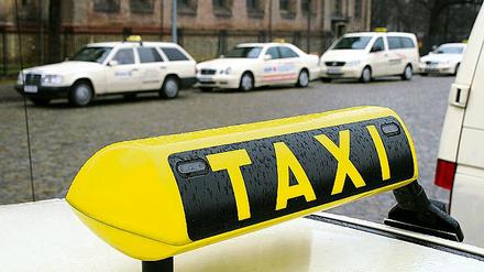 Taxifahren wird teurer. Die neue Regelung könnte ab Juni in Kraft treten.