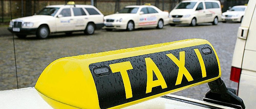 Taxifahren wird teurer. Die neue Regelung könnte ab Juni in Kraft treten.