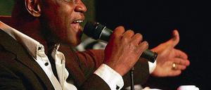 Dieser Mann entspringt dem Herzen Afrikas: Ola Onabule.