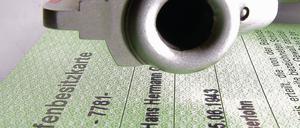 Waffen-Aufbewahrung ist für Jäger und Sportschützen gesetzlich vorgeschrieben. Bei Kontrollen wurden auch in Brandenburg bei Jugendlichen unscharfe Waffen sowie leere Magazine einer Halbautomatik-Waffe gefunden.