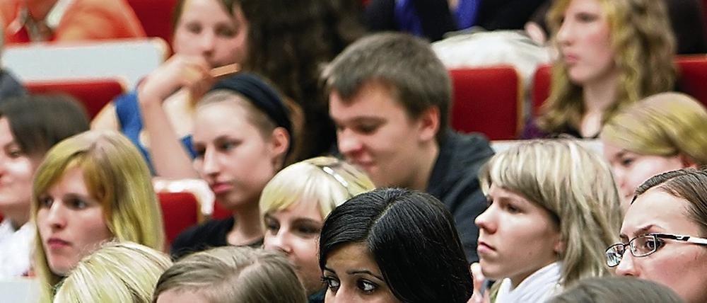 Neue Hürden. Für den Übergang vom Bachelor- zum Master-Studium sollen Mindestnoten gelten, damit sich Studierende bewusst für den Abschluss entscheiden.