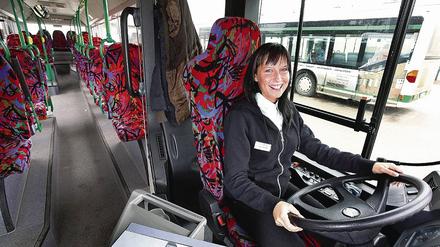 Stolz. Bianca Radetzki am Steuer ihres Linienbusses.