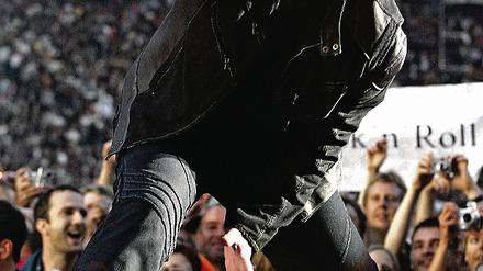 Zum Dritten. Bono und U2 spielten schon 1993 und 2005 im Stadion.