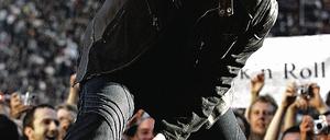 Zum Dritten. Bono und U2 spielten schon 1993 und 2005 im Stadion.