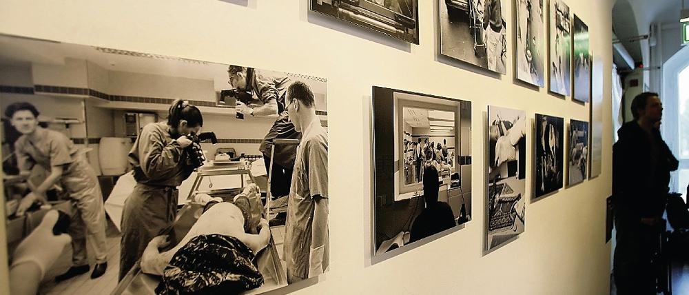 Schockierende Aufklärung. Die neue Schau Vom Tatort ins Labor zeigt Fotos, Mordwerkzeuge und einen Tatort.