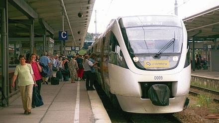 Einsteigen, bitte. Auf einigen Strecken sind schon Konkurrenten der Bahn mit eigenen Zügen unterwegs  wie hier im Bahnhof Lichtenberg.