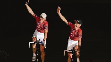 Perfekter Abschied. Erik Zabel (rechts) trat erstmals beim Berliner Sechstagerennen an und sicherte sich gemeinsam mit dem Potsdamer Robert Bartko (links) in letzter Minute den Sieg.