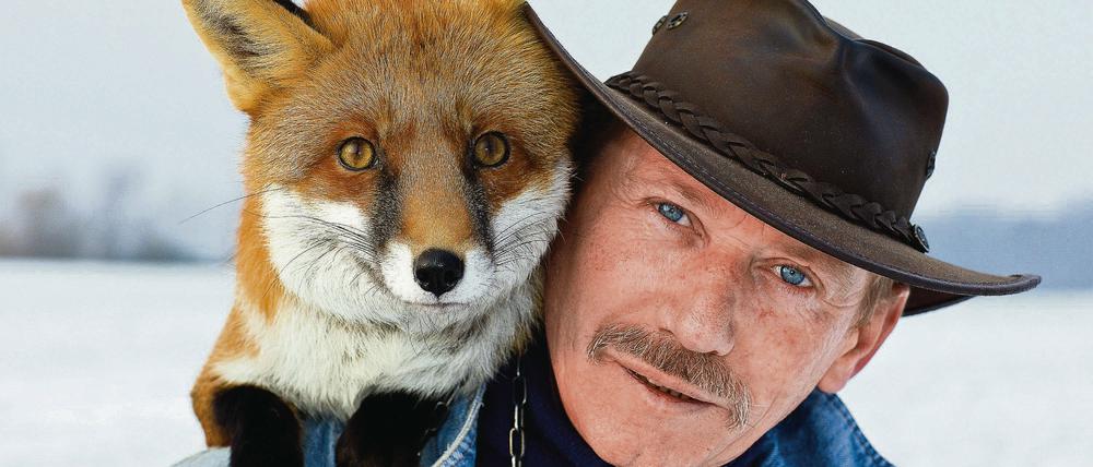 Aus dem Wasser gefischt. Olaf Neuendorf geht mit seinem Fuchs spazieren.