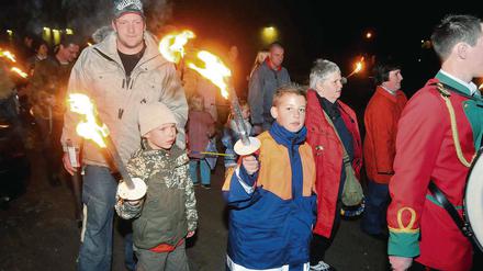 Einen Fackelumzug organisierte der Heimatverein zur Nacht der Museen.